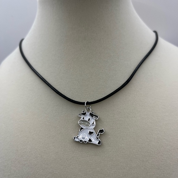Cute Cow Pendant Necklace - Picture 2 of 2